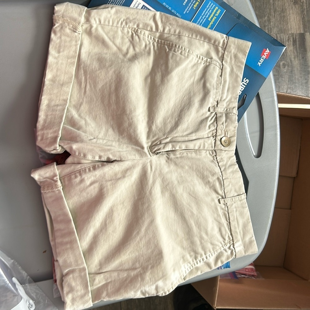 Gap shorts. Boyfriend rollup. Size 00